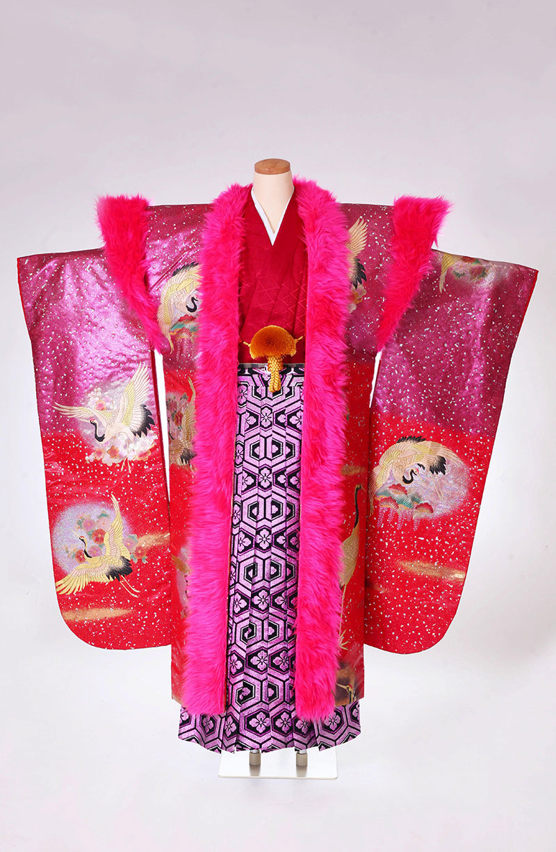 【バサラシリーズ 紋付袴セット・レンタル】 ピンク＋鶴柄ファー付き袴
